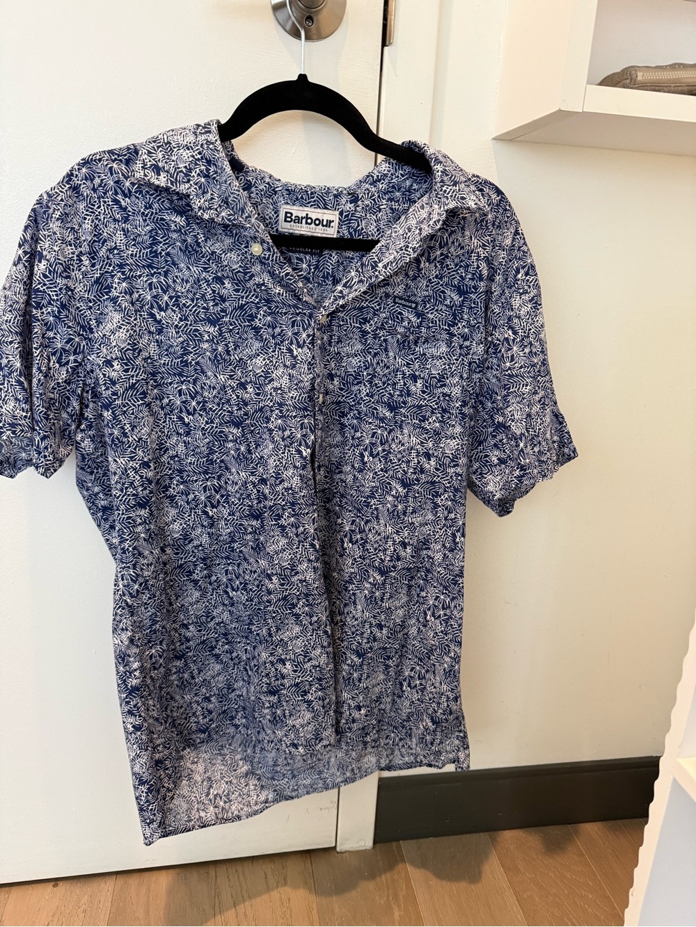 Barbour Men's Navy and White Tropical Print Short-Sleeve Button-Down Shirt